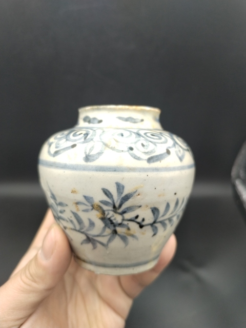 古玩陶瓷青花折枝花卉紋蓋罐拍賣,當前價格1500元
