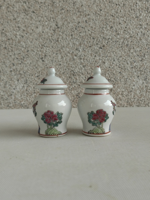 古玩陶瓷粉彩鳳穿花蓋罐拍賣，當(dāng)前價(jià)格260元