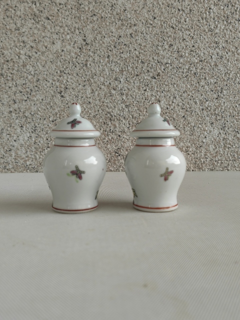 古玩陶瓷粉彩鳳穿花蓋罐拍賣，當(dāng)前價(jià)格260元
