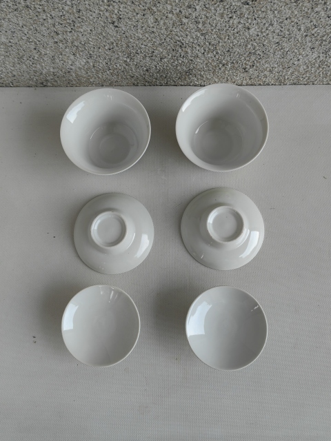 古玩陶瓷黃地粉彩花卉紋萬(wàn)壽無(wú)疆蓋碗拍賣(mài)，當(dāng)前價(jià)格298元