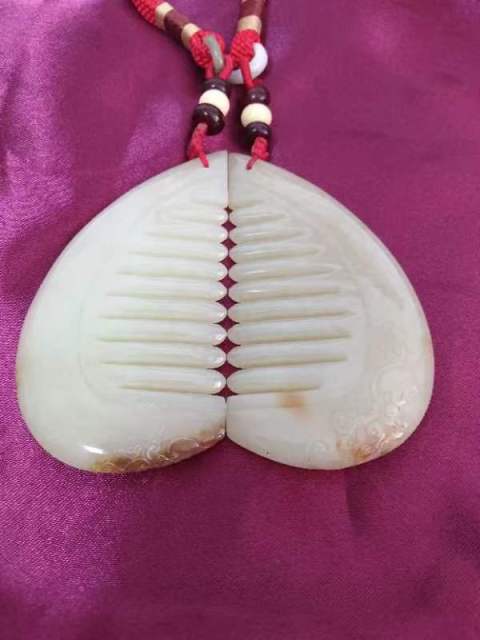 古玩玉器和田玉梳拍賣,當前價格90000元