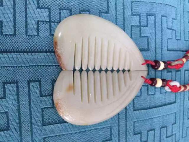 古玩玉器和田玉梳拍賣,當前價格90000元