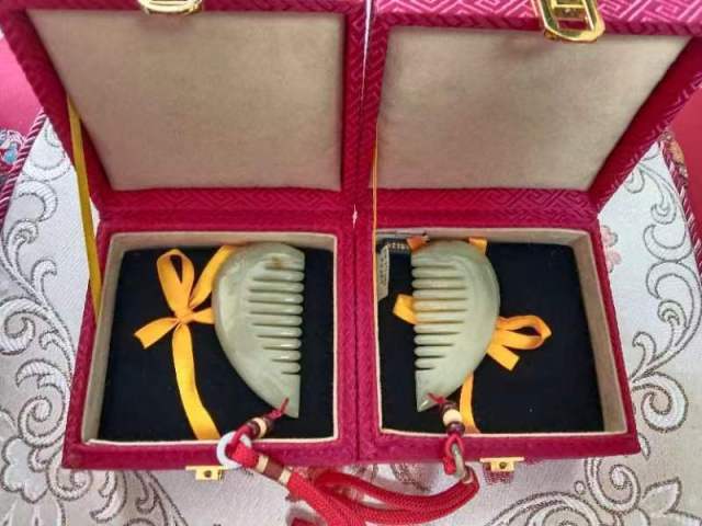 古玩玉器和田玉梳拍賣,當前價格90000元