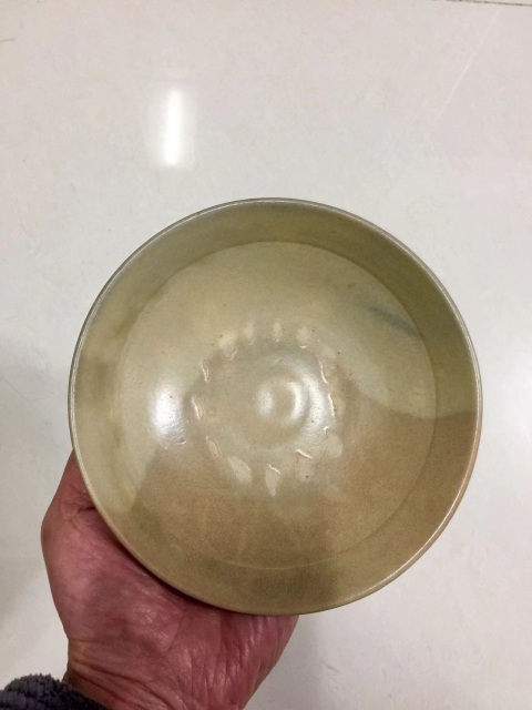 古玩陶瓷唐:五代十國越窯青瓷唇口碗(一對)拍賣,當前價格260000元