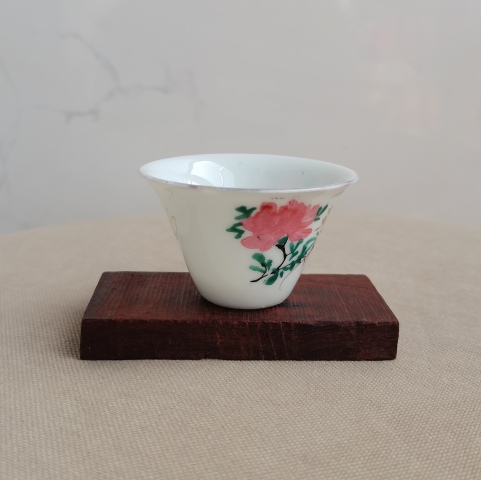 古玩陶瓷粉彩花卉紋馬蹄杯拍賣,當前價格0元