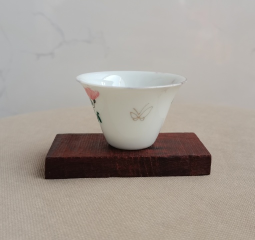 古玩陶瓷粉彩花卉紋馬蹄杯拍賣,當前價格0元