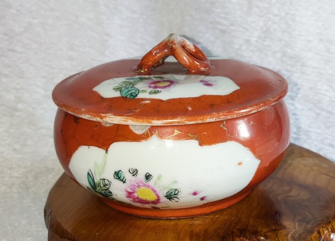 古玩陶瓷花鳥紋蓋盒拍賣,當前價格518元