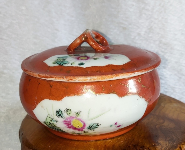 古玩陶瓷花鳥紋蓋盒拍賣,當前價格518元