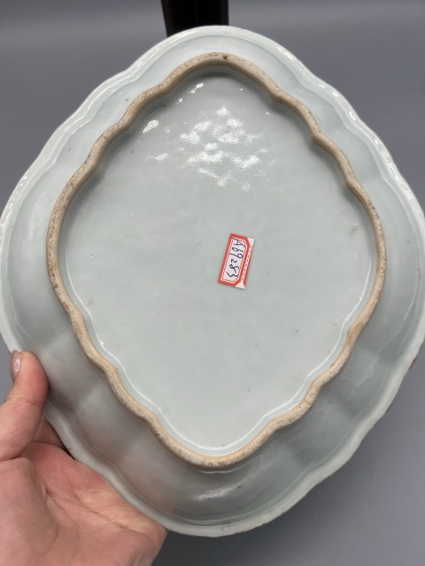 古玩陶瓷清晚期廣彩西廂記花鳥人物海棠盤拍賣,當前價格594元