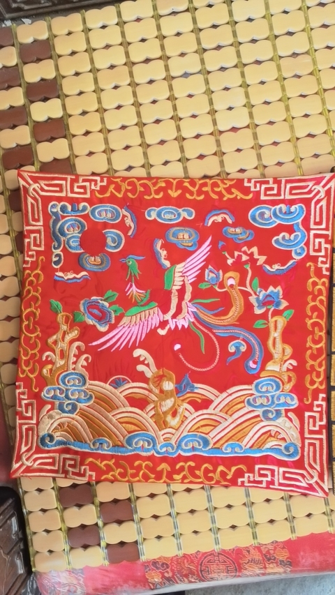 古玩雜項(xiàng)補(bǔ)子拍賣,當(dāng)前價(jià)格120元