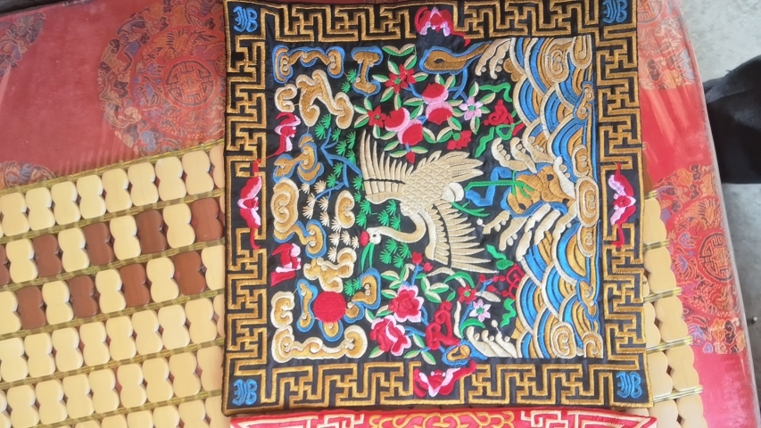 古玩雜項(xiàng)補(bǔ)子拍賣,當(dāng)前價(jià)格120元
