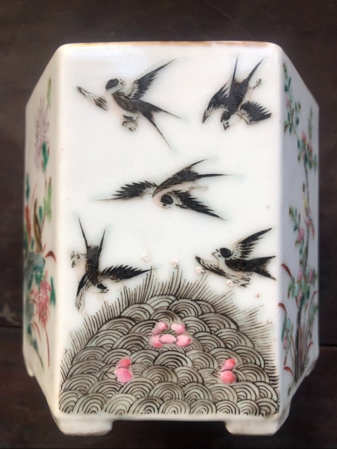 古玩陶瓷精品清晚期細路粉彩六方壺拍賣,當前價格5600元