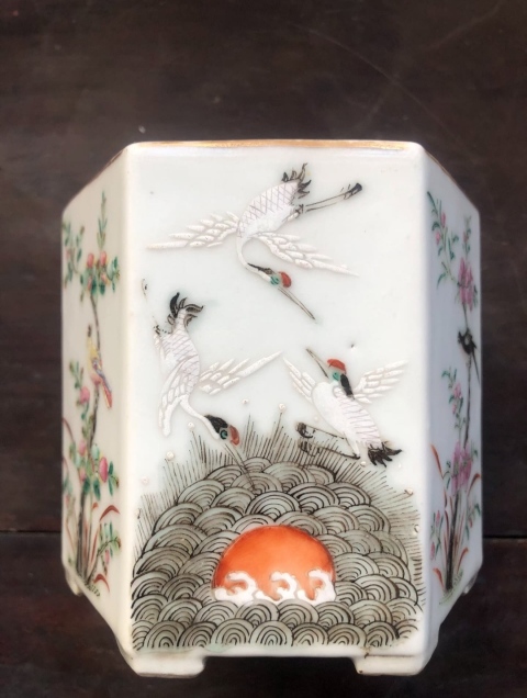 古玩陶瓷精品清晚期細路粉彩六方壺拍賣,當前價格5600元
