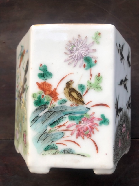 古玩陶瓷精品清晚期細路粉彩六方壺拍賣,當前價格5600元