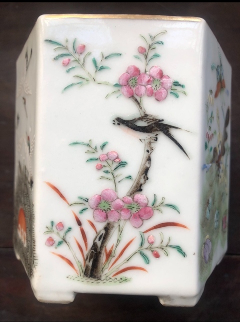 古玩陶瓷精品清晚期細路粉彩六方壺拍賣,當前價格5600元