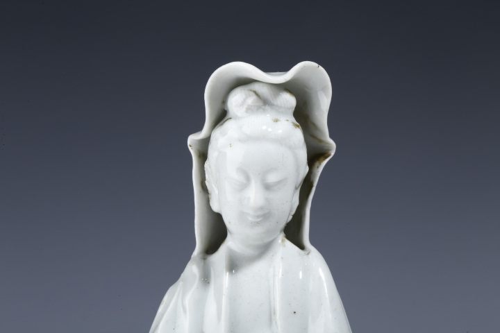 古玩陶瓷清末民初·德化窯白釉觀音塑像拍賣,當前價格1900元