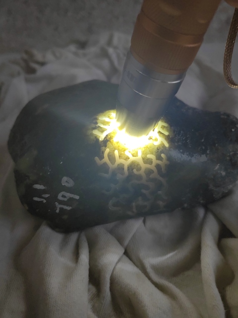 古玩玉器天然翡翠原石料拍賣,當前價格1500元