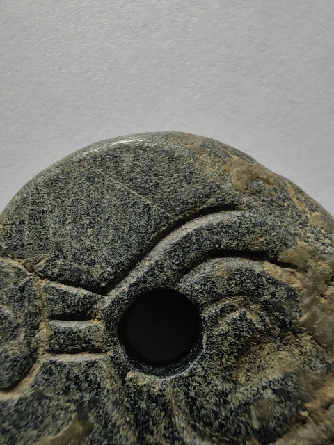 古玩雜項(xiàng)刻紋石壁,聞德和珠博雙評(píng)級(jí)。壁面刻有牛首圖騰,極度罕見(jiàn)!拍賣(mài),當(dāng)前價(jià)格10000元