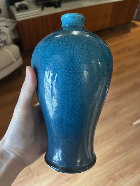 古玩陶瓷孔雀藍釉刻花纏枝花卉紋梅瓶拍賣,當(dāng)前價格2500元