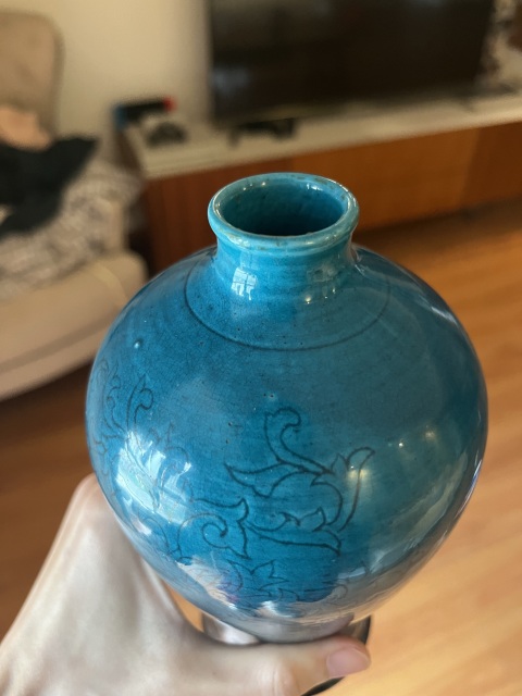古玩陶瓷孔雀藍釉刻花纏枝花卉紋梅瓶拍賣,當(dāng)前價格2500元