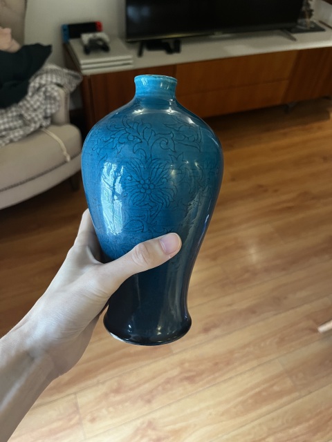 古玩陶瓷孔雀藍釉刻花纏枝花卉紋梅瓶拍賣,當(dāng)前價格2500元