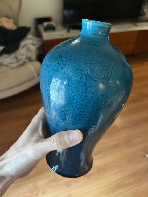 古玩陶瓷孔雀藍釉刻花纏枝花卉紋梅瓶拍賣,當(dāng)前價格2500元