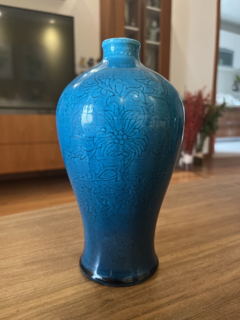 古玩陶瓷孔雀藍釉刻花纏枝花卉紋梅瓶拍賣,當(dāng)前價格2500元