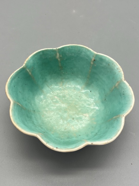 古玩陶瓷清同治寶石藍底粉彩寶相花海棠碗拍賣,當前價格1299元