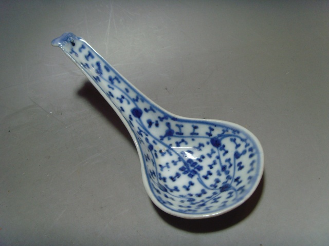 古玩陶瓷青花淡描花卉紋湯勺拍賣,當前價格0元