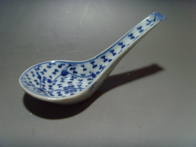 古玩陶瓷青花淡描花卉紋湯勺拍賣,當前價格0元