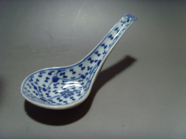 古玩陶瓷青花淡描花卉紋湯勺拍賣,當前價格0元