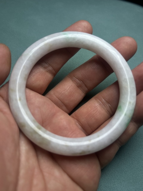 古玩玉器創(chuàng)匯期翡翠鐲子拍賣,當(dāng)前價(jià)格2800元