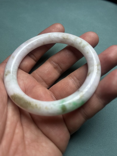 古玩玉器創(chuàng)匯期翡翠鐲子拍賣,當(dāng)前價(jià)格2800元