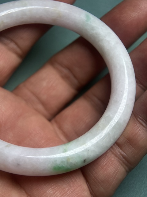 古玩玉器創(chuàng)匯期翡翠鐲子拍賣,當(dāng)前價(jià)格2800元