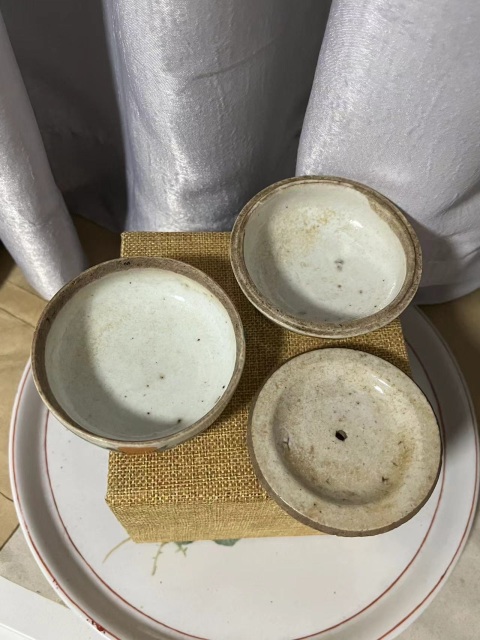 古玩陶瓷花蝶喜字紋蓋盒三件套拍賣，當前價格488元