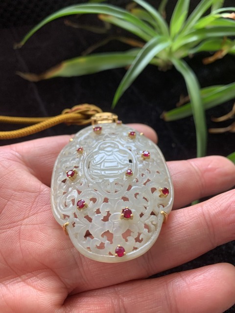 古玩玉器清代和田玉佛教題材鏤雕八寶如意舍利塔拍賣，當前價格26800元