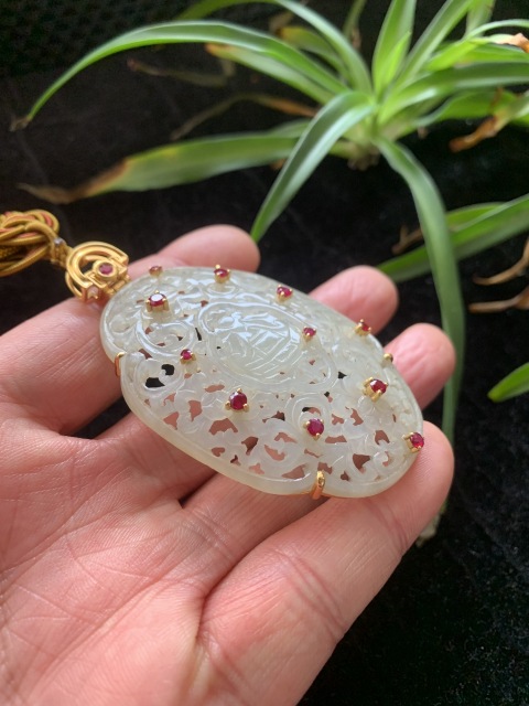 古玩玉器清代和田玉佛教題材鏤雕八寶如意舍利塔拍賣，當前價格26800元