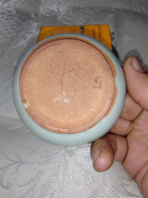 古玩陶瓷明代龍泉系青瓷小盤拍賣，當(dāng)前價(jià)格1666元