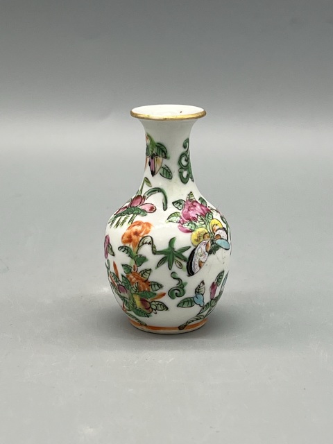 古玩陶瓷清中晚期粉彩花鳥蝶紋案頭瓶拍賣,當前價格1500元