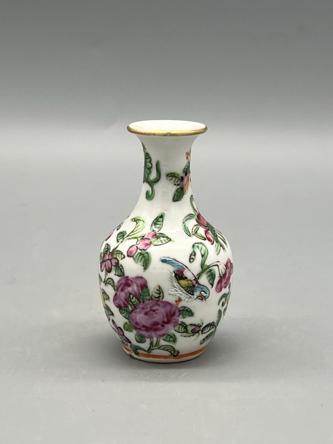 古玩陶瓷清中晚期粉彩花鳥蝶紋案頭瓶拍賣,當前價格1500元