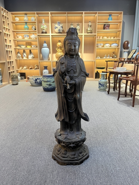 观音像，古銅製，時代物，高63cm，重8000克。 观音像，古銅製，時代物，高63cm，重8000克。 （古董观音像铜