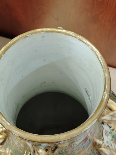 古玩陶瓷人物花鳥蝶紋廣彩瓶拍賣，當前價格12000元