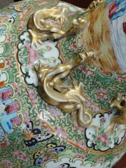 古玩陶瓷人物花鳥蝶紋廣彩瓶拍賣，當前價格12000元