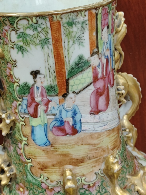 古玩陶瓷人物花鳥蝶紋廣彩瓶拍賣，當前價格12000元