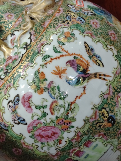 古玩陶瓷人物花鳥蝶紋廣彩瓶拍賣，當前價格12000元