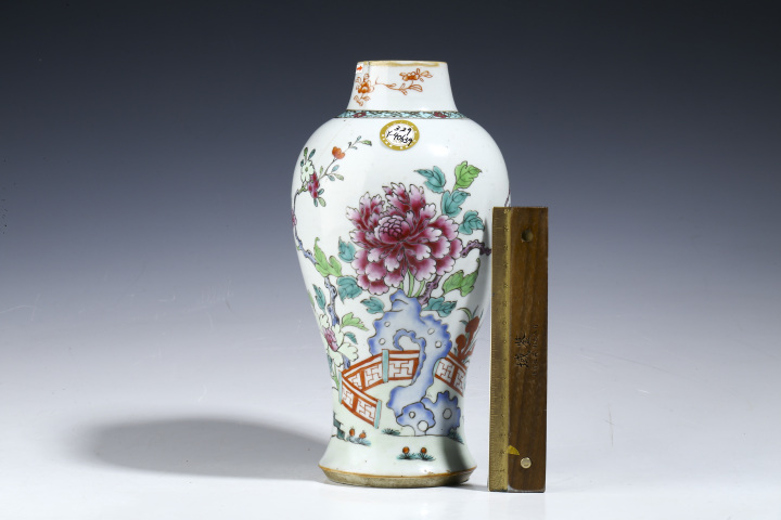 古玩陶瓷清雍正·粉彩洞石花卉紋雞腿瓶拍賣,當前價格1688元