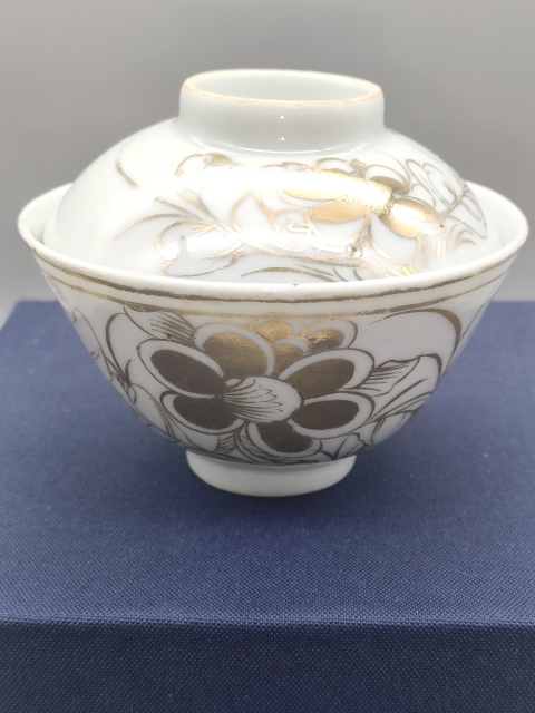 古玩陶瓷民國(guó),名品文雅描金花卉詩(shī)文蓋碗拍賣(mài),當(dāng)前價(jià)格900元