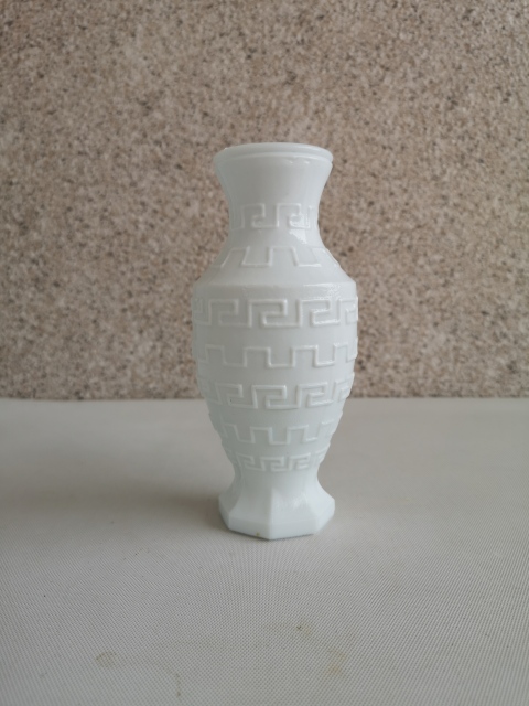古玩陶瓷白釉印花瓶拍賣,當(dāng)前價(jià)格298元