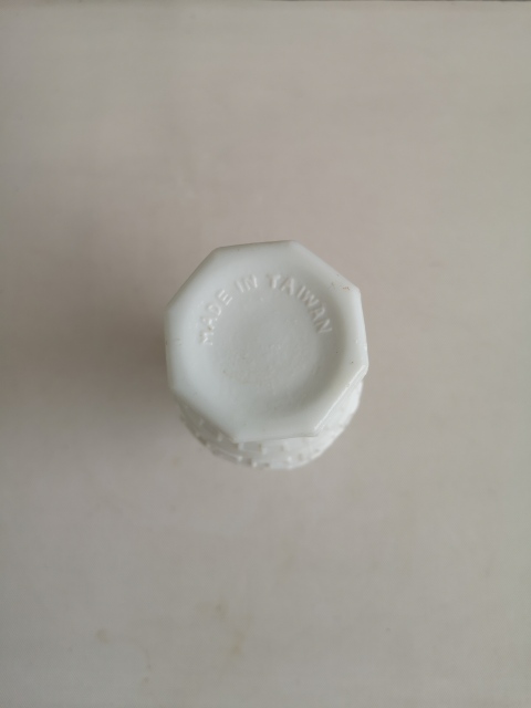 古玩陶瓷白釉印花瓶拍賣,當(dāng)前價(jià)格298元