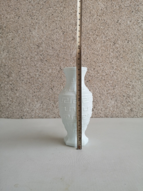 古玩陶瓷白釉印花瓶拍賣,當(dāng)前價(jià)格298元